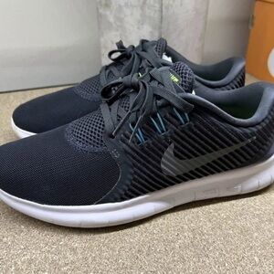 Nike Black and White Athletic Shoes with Breathable Mesh